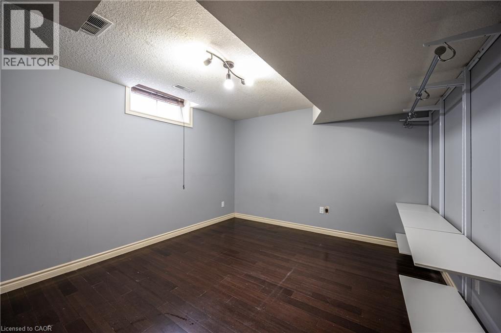 733 Shediac Crescent, Waterloo, Ontario  N2K 4M3 - Photo 38 - 40807851