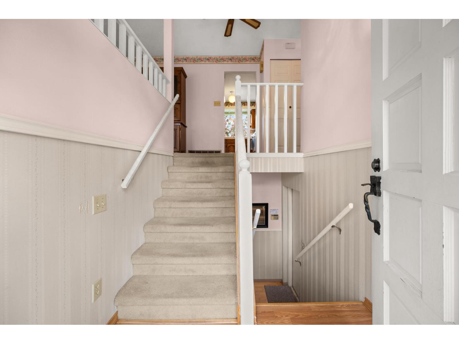 9507 204b Street, Langley, British Columbia  V1M 1Y9 - Photo 3 - R3115193