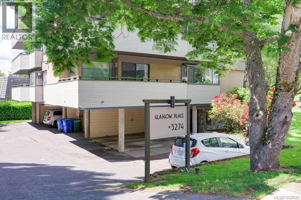 402 3274 Glasgow Ave, Saanich, British Columbia  V8X 1M2 - Photo 2 - 1032820