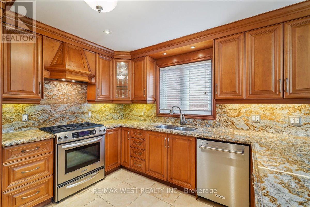 15 Brownlee Avenue, Vaughan, Ontario  L4L 8H4 - Photo 12 - N13037128