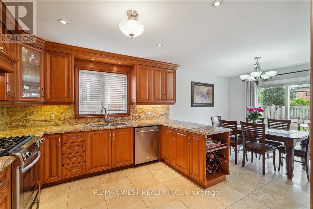 15 Brownlee Avenue, Vaughan, Ontario  L4L 8H4 - Photo 11 - N13037164