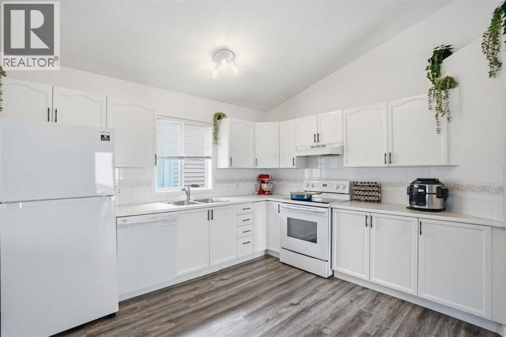 113 Mt Lorette Place SE, Calgary, Alberta  T2Z 2M1 - Photo 7 - A2288992