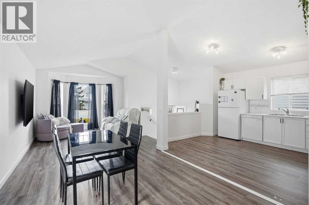 113 Mt Lorette Place SE, Calgary, Alberta  T2Z 2M1 - Photo 5 - A2288992