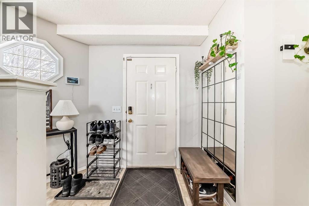 155 Erin Meadow Way SE, Calgary, Alberta  T2B 3P7 - Photo 6 - A2297998