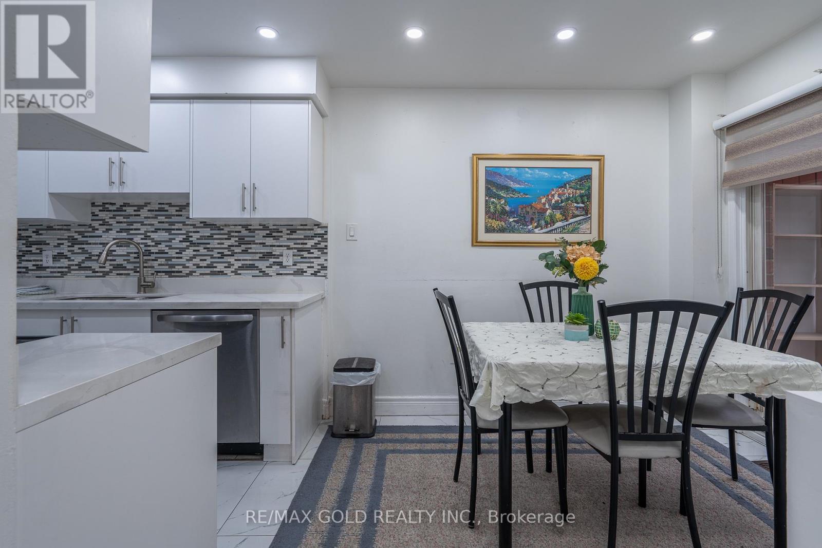 102 Bunchberry Way, Brampton, Ontario  L6R 2E8 - Photo 6 - W13006348