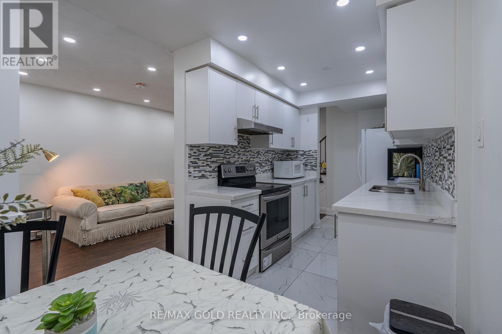 102 Bunchberry Way, Brampton, Ontario  L6R 2E8 - Photo 7 - W13006348