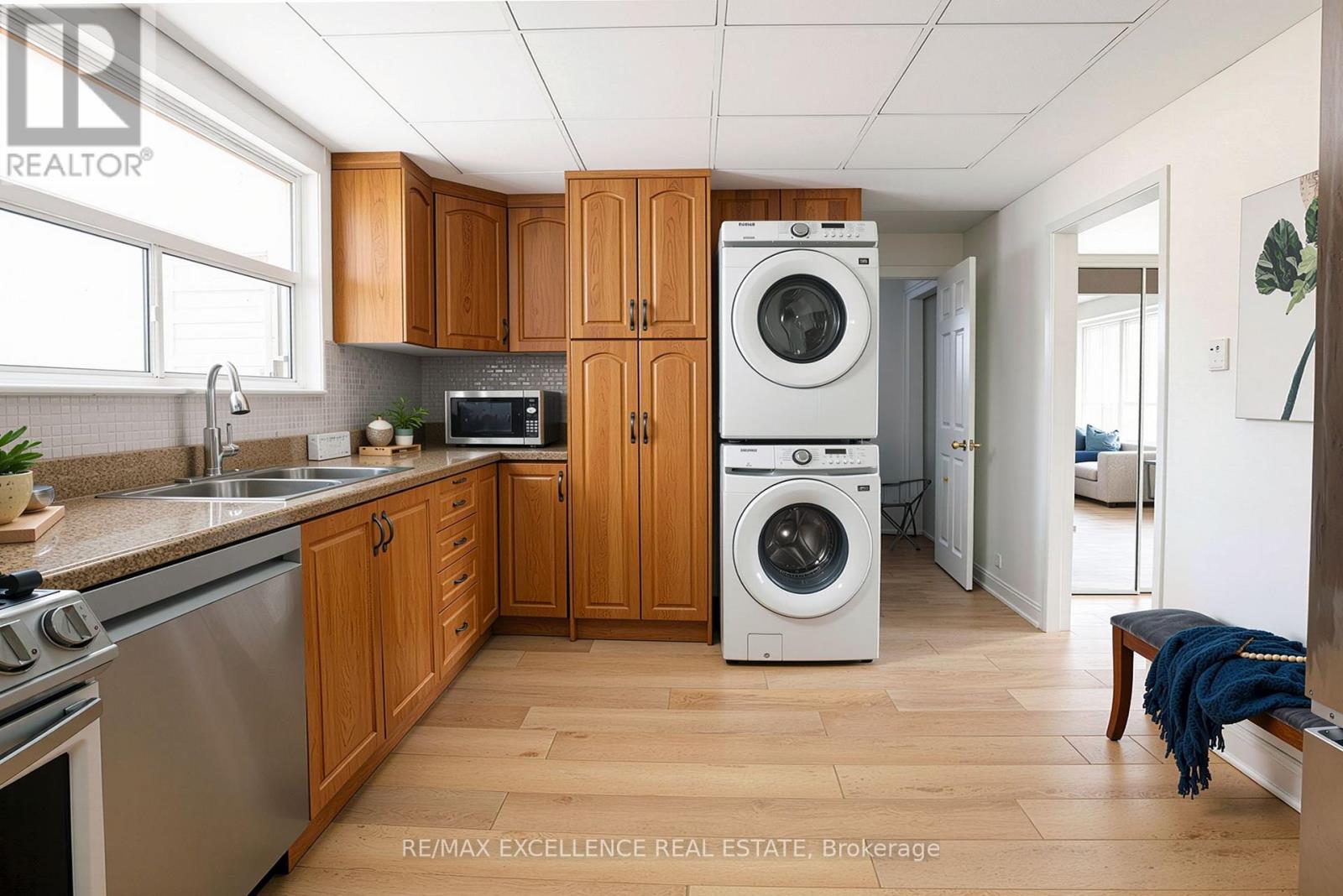 7256 Topping Road, Mississauga, Ontario  L4T 2Y5 - Photo 5 - W13037036