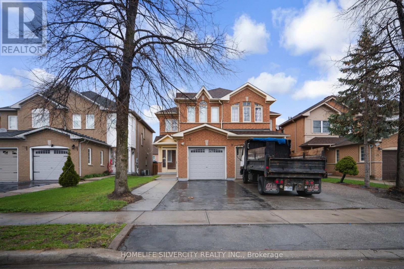 35 Velvet Grass Lane, Brampton (Sandringham-Wellington), Ontario  L6R 1X8 - Photo 1 - W13037066
