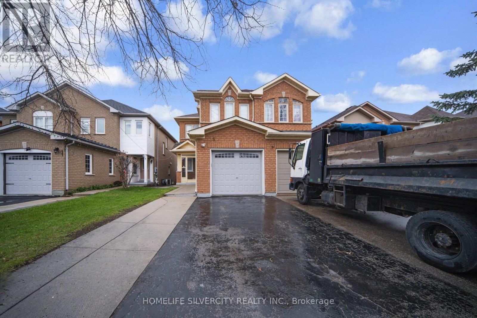 35 Velvet Grass Lane, Brampton (Sandringham-Wellington), Ontario  L6R 1X8 - Photo 4 - W13037066