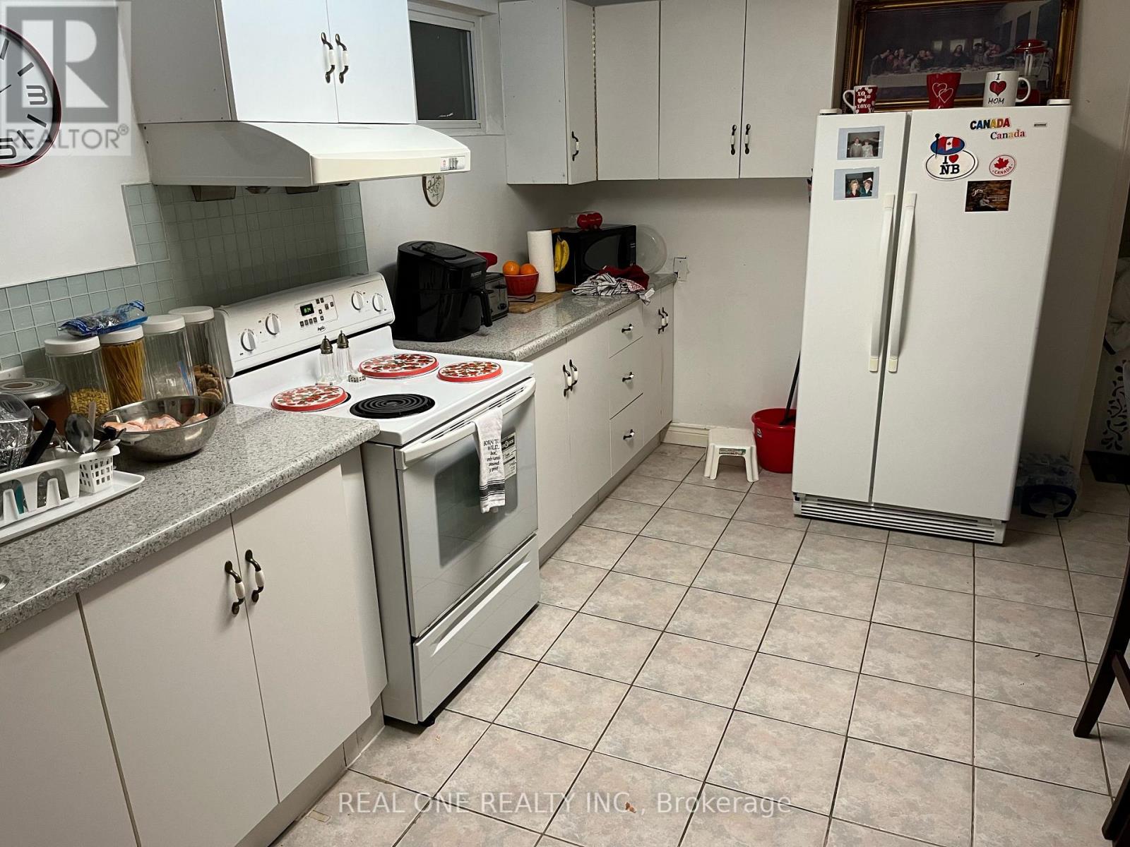 3622 Molly Avenue, Mississauga, Ontario  L5A 3M5 - Photo 2 - W13037132