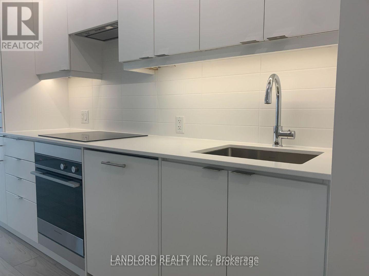 703 - 36 Elm Drive W, Mississauga, Ontario  L5B 0N3 - Photo 2 - W13037150