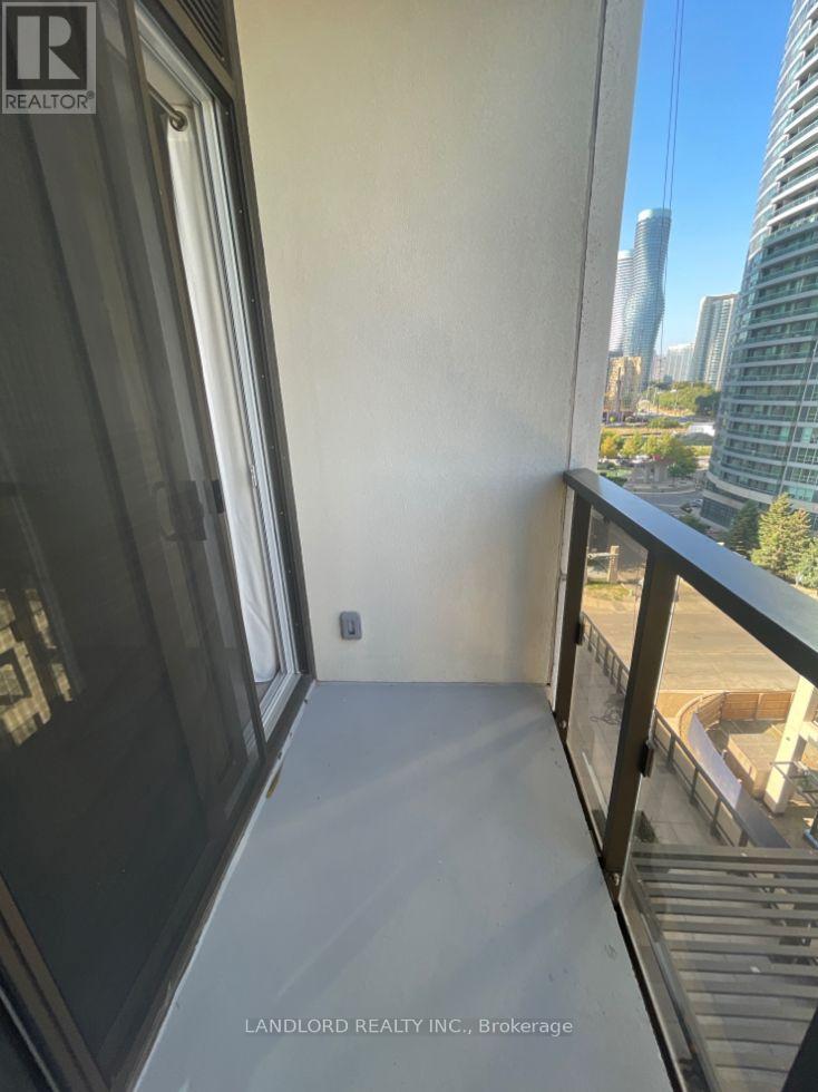 703 - 36 Elm Drive W, Mississauga, Ontario  L5B 0N3 - Photo 8 - W13037150