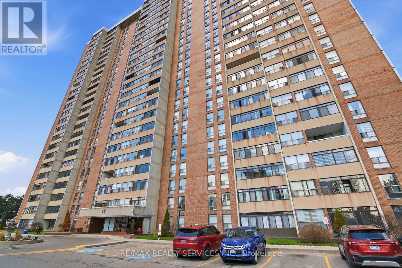 304 - 18 Knightsbridge Road, Brampton (Queen Street Corridor), Ontario  L6T 3X5 - Photo 1 - W13037268