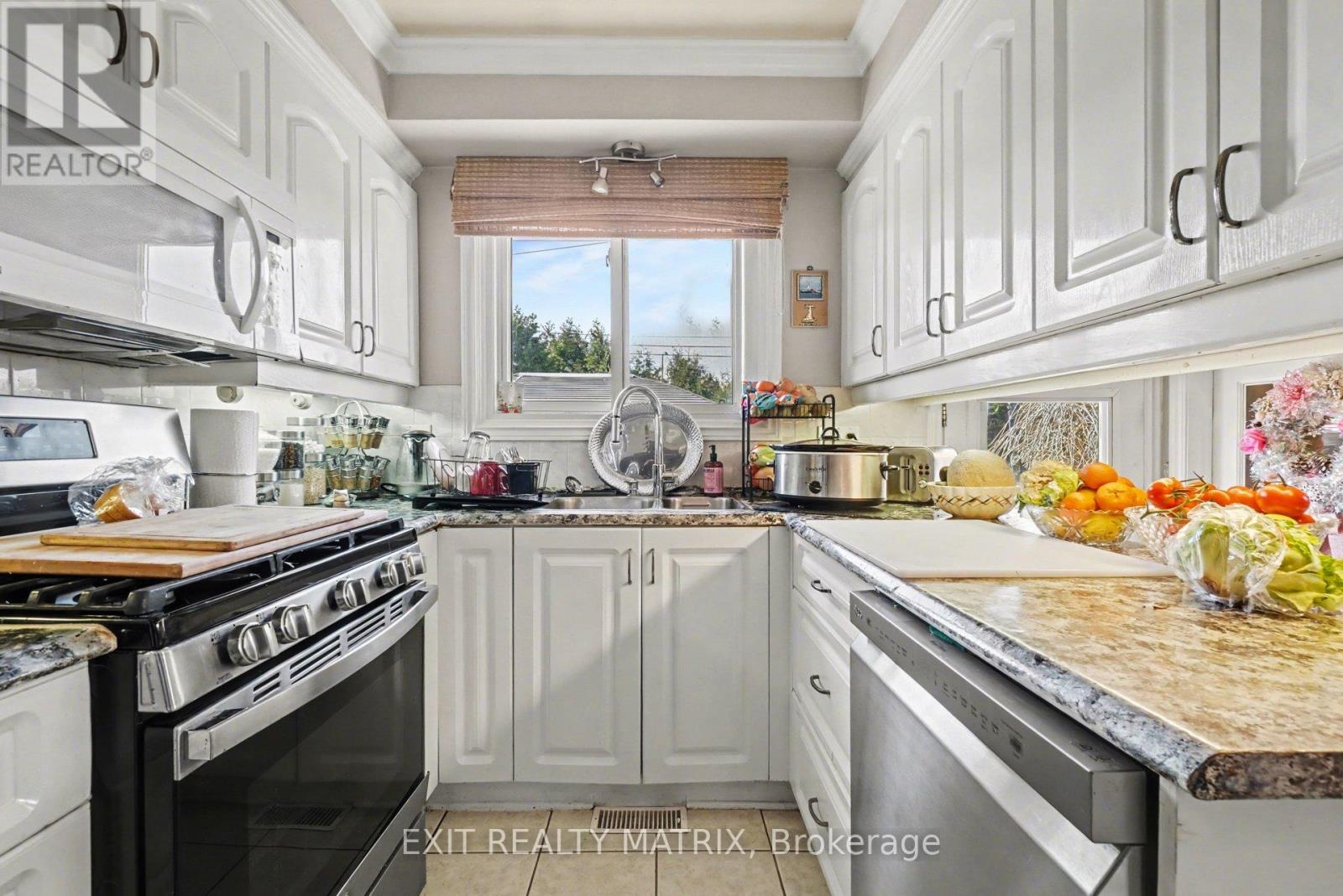 1402 Jamison Avenue, Ottawa, Ontario  K1E 1J5 - Photo 4 - X13028724