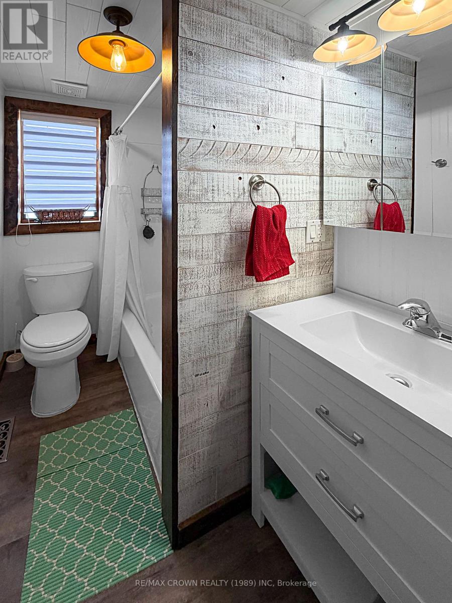 135 Queen Street, Mattice-Val Cote, Ontario  P0L 1T0 - Photo 11 - T13037394