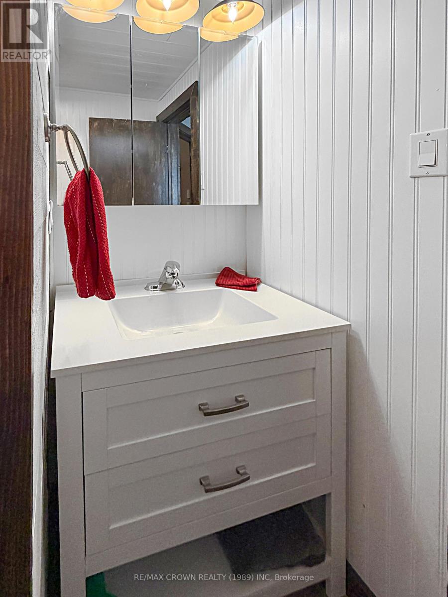 135 Queen Street, Mattice-Val Cote, Ontario  P0L 1T0 - Photo 12 - T13037394