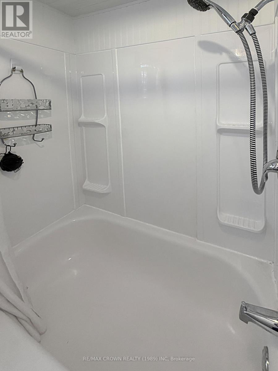 135 Queen Street, Mattice-Val Cote, Ontario  P0L 1T0 - Photo 13 - T13037394