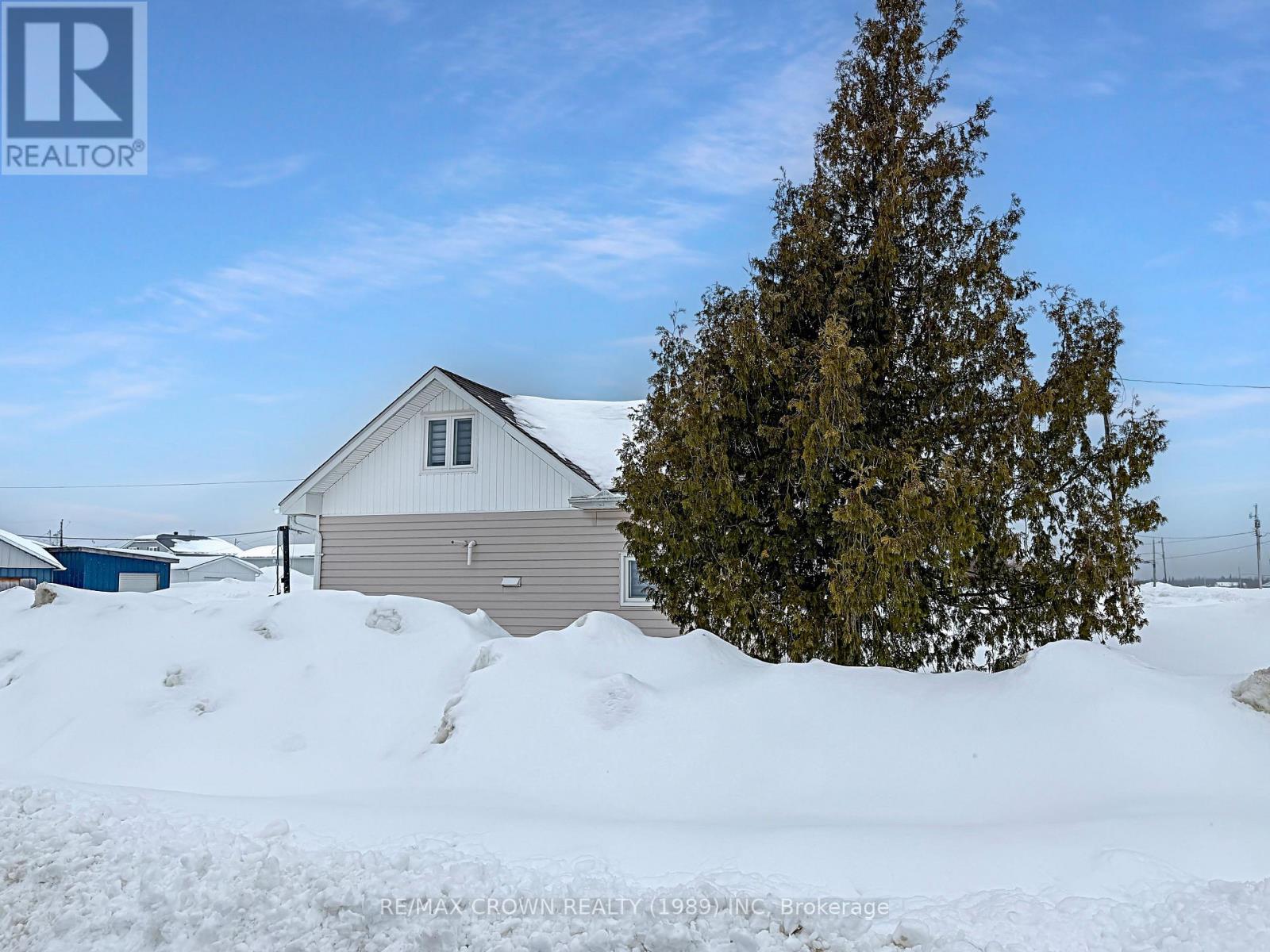 135 Queen Street, Mattice-Val Cote, Ontario  P0L 1T0 - Photo 31 - T13037394