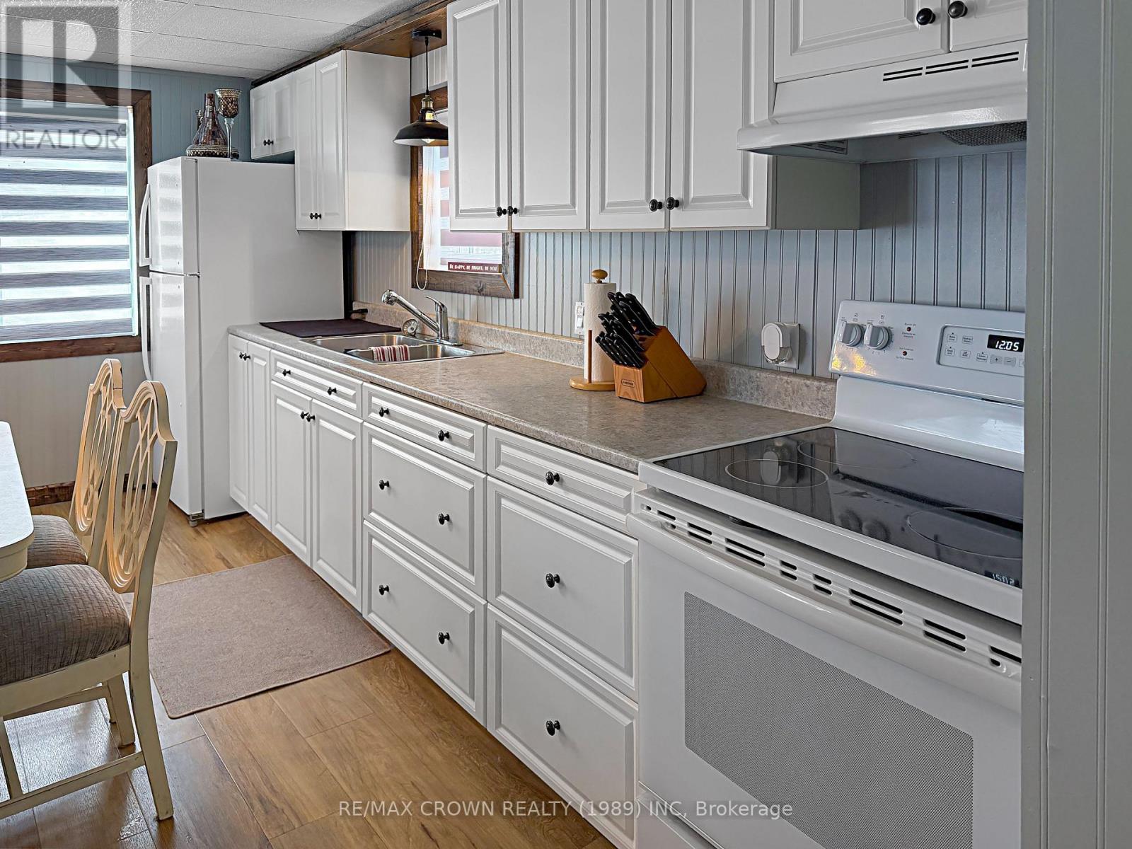 135 Queen Street, Mattice-Val Cote, Ontario  P0L 1T0 - Photo 5 - T13037394