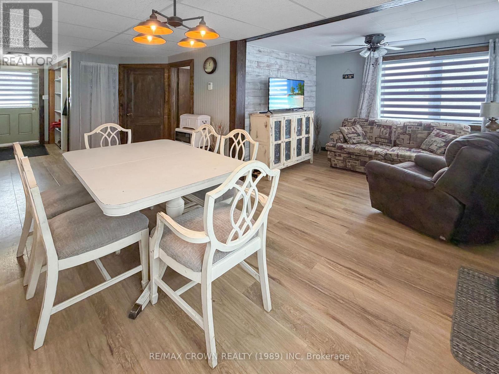 135 Queen Street, Mattice-Val Cote, Ontario  P0L 1T0 - Photo 8 - T13037394