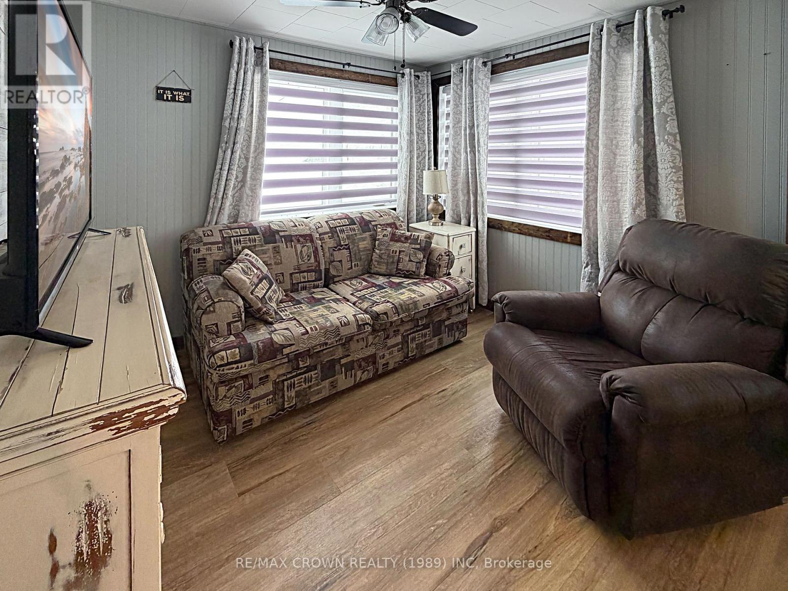 135 Queen Street, Mattice-Val Cote, Ontario  P0L 1T0 - Photo 9 - T13037394