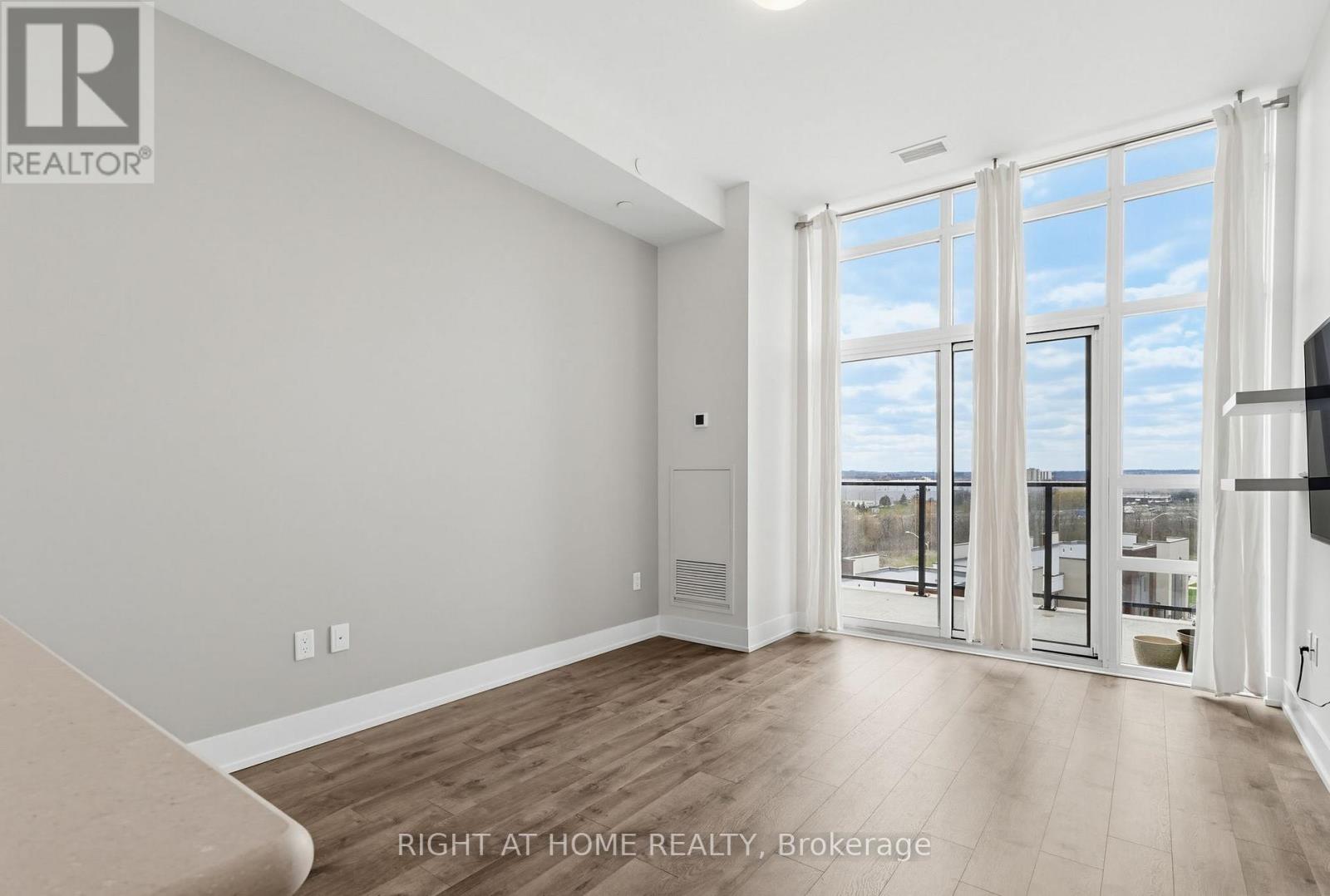 623 - 101 Shoreview Place, Hamilton (Lakeshore), Ontario  L8E 0K2 - Photo 3 - X13037030