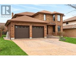 8 WYVIS COURT, Hamilton, Ontario