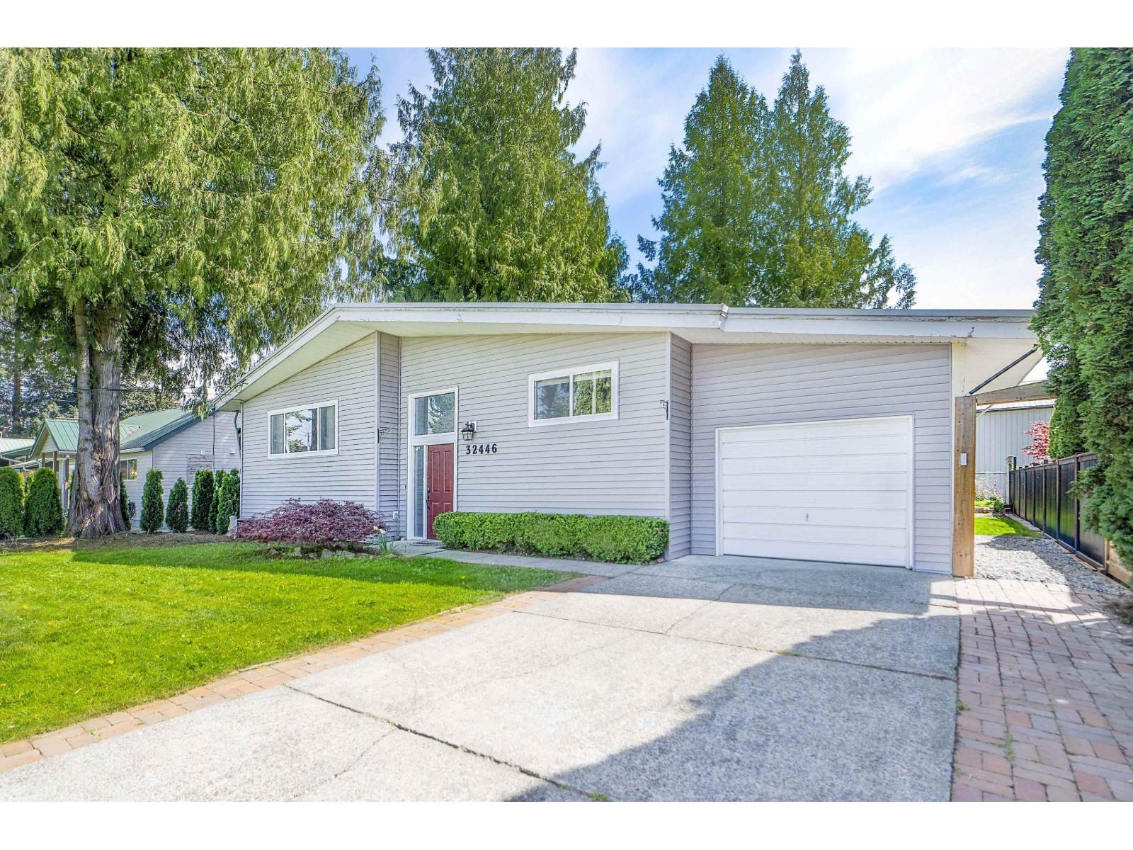 32446 Montgomery Avenue, Abbotsford, British Columbia  V2T 6A3 - Photo 2 - R3114687