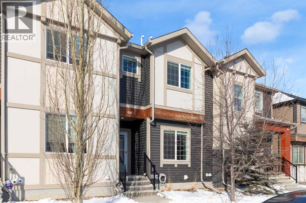 610 Hillcrest Road SW, Airdrie, Alberta  T4B 4C8 - Photo 2 - A2292080