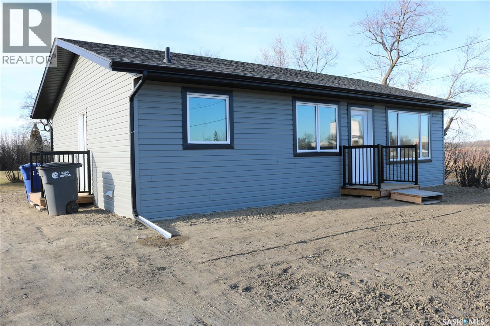 511 1st Avenue, Wapella, Saskatchewan  S0G 4Z0 - Photo 1 - SK028485