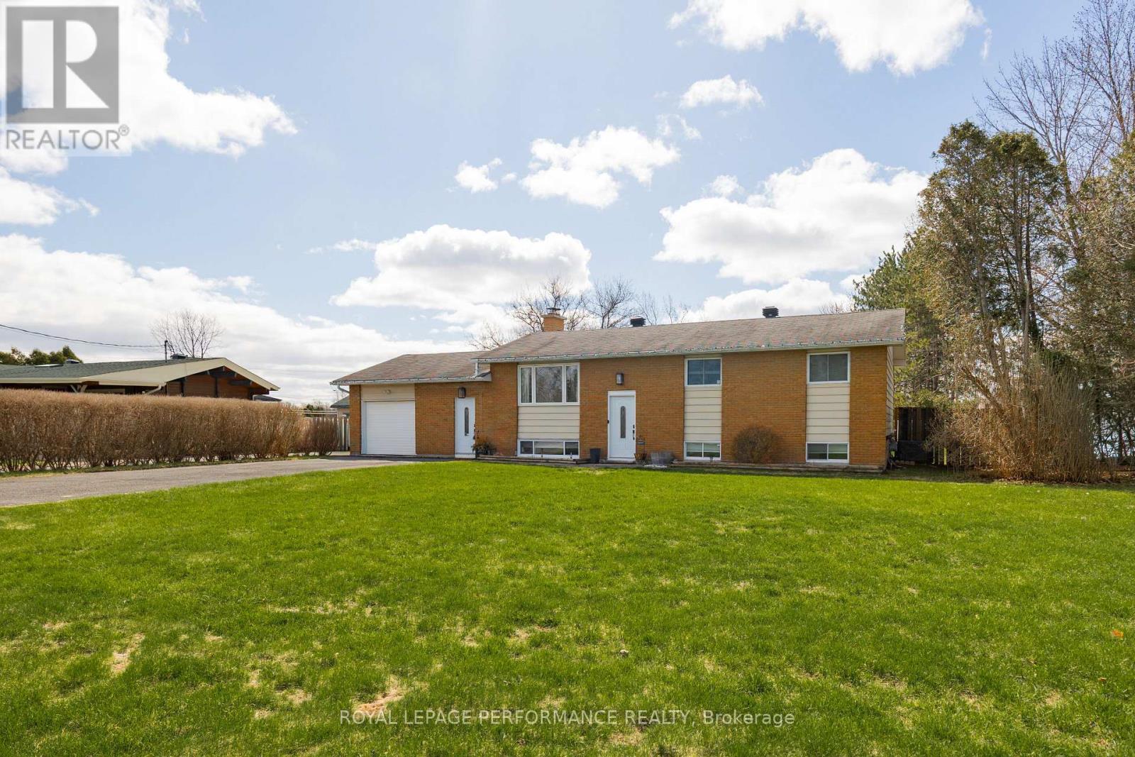 17406 County Road 18 Road, South Stormont, Ontario  K0C 2A0 - Photo 3 - X12835890