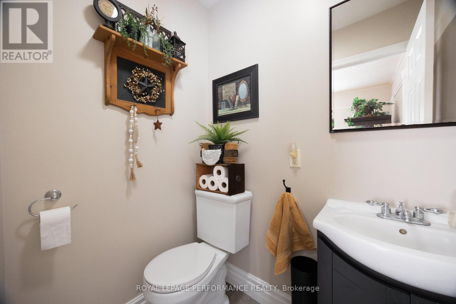 19683 William Street, South Glengarry, Ontario  K0C 2J0 - Photo 18 - X12909464