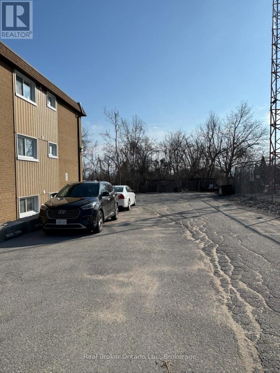 10 - 316 Peter Street N, Orillia, Ontario  L3V 5A2 - Photo 11 - S12892580