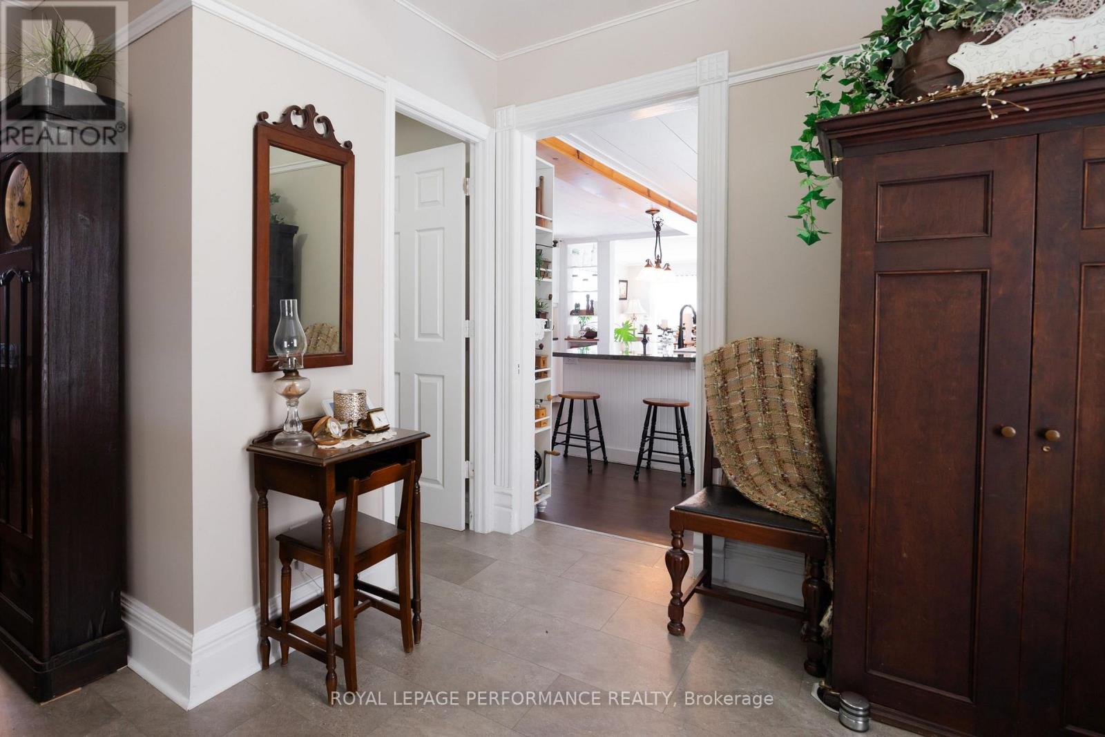 19683 William Street, South Glengarry, Ontario  K0C 2J0 - Photo 6 - X12909464