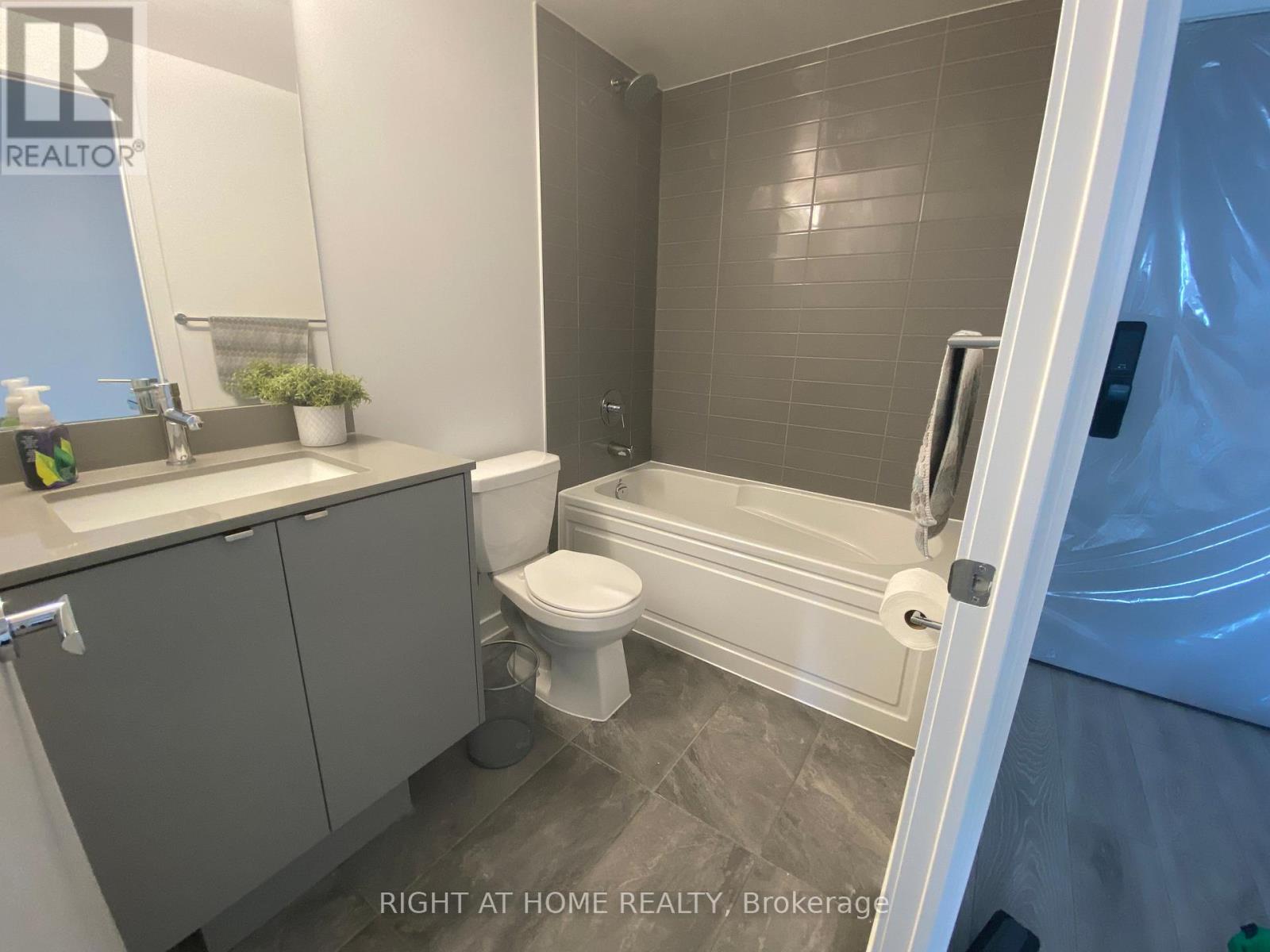 B815 - 3200 Dakota Common, Burlington, Ontario  L7M 2A8 - Photo 7 - W13016570