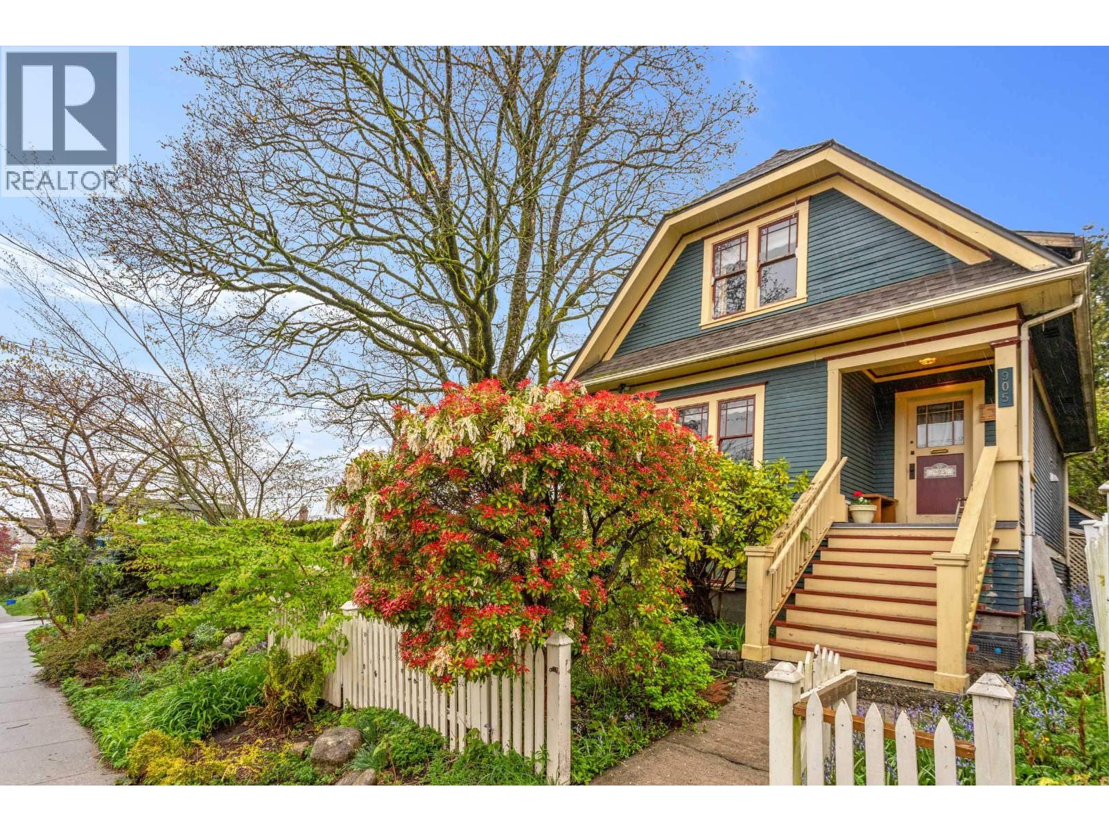 905 THIRD AVENUE, New Westminster, British Columbia