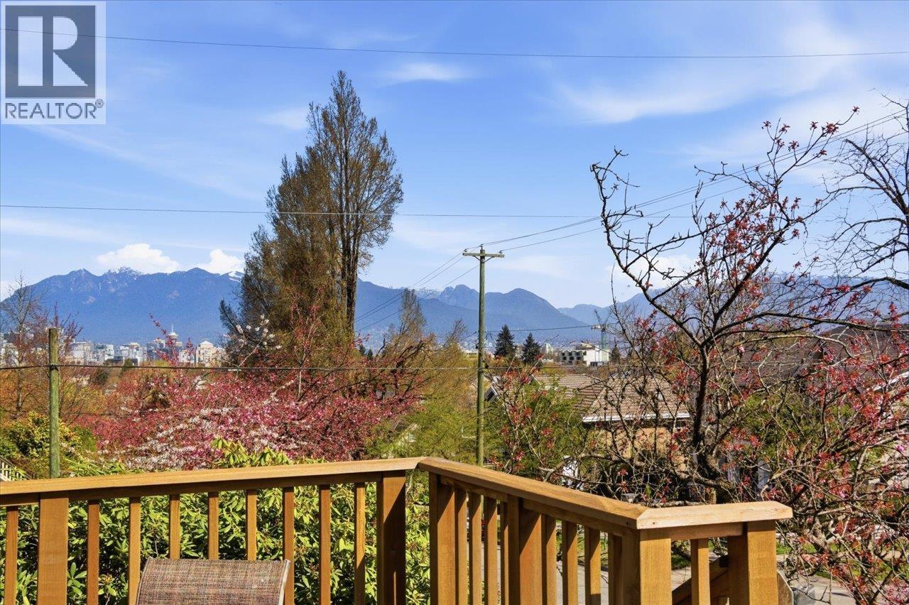 706 W 24th Avenue, Vancouver, British Columbia  V5Z 2B8 - Photo 3 - R3115196