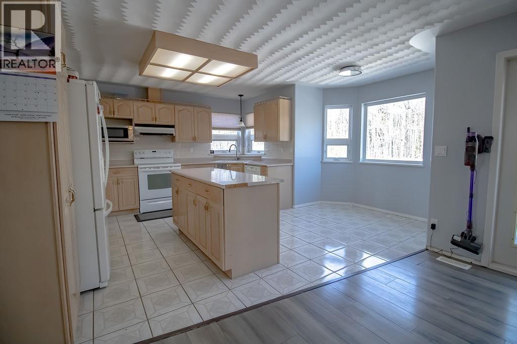 252 Elm Street, Fort St. James, British Columbia  V0J 1P0 - Photo 13 - R3111108