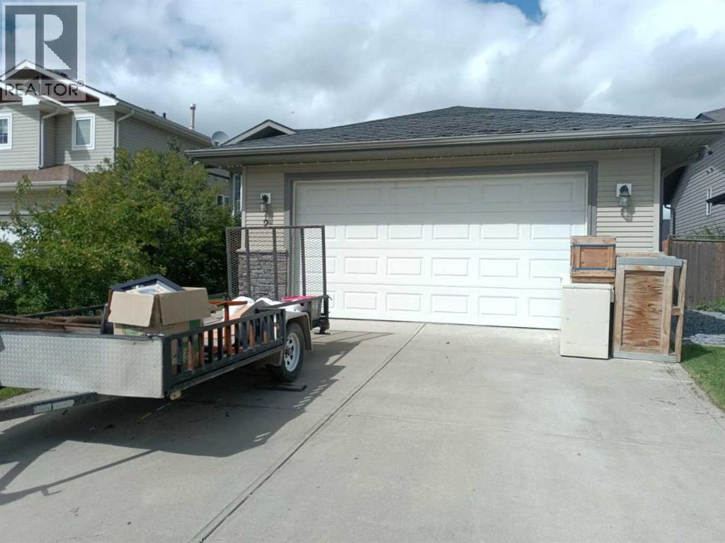 2 Holsworth Place, Sylvan Lake, Alberta  T4S 0C5 - Photo 1 - A2250258