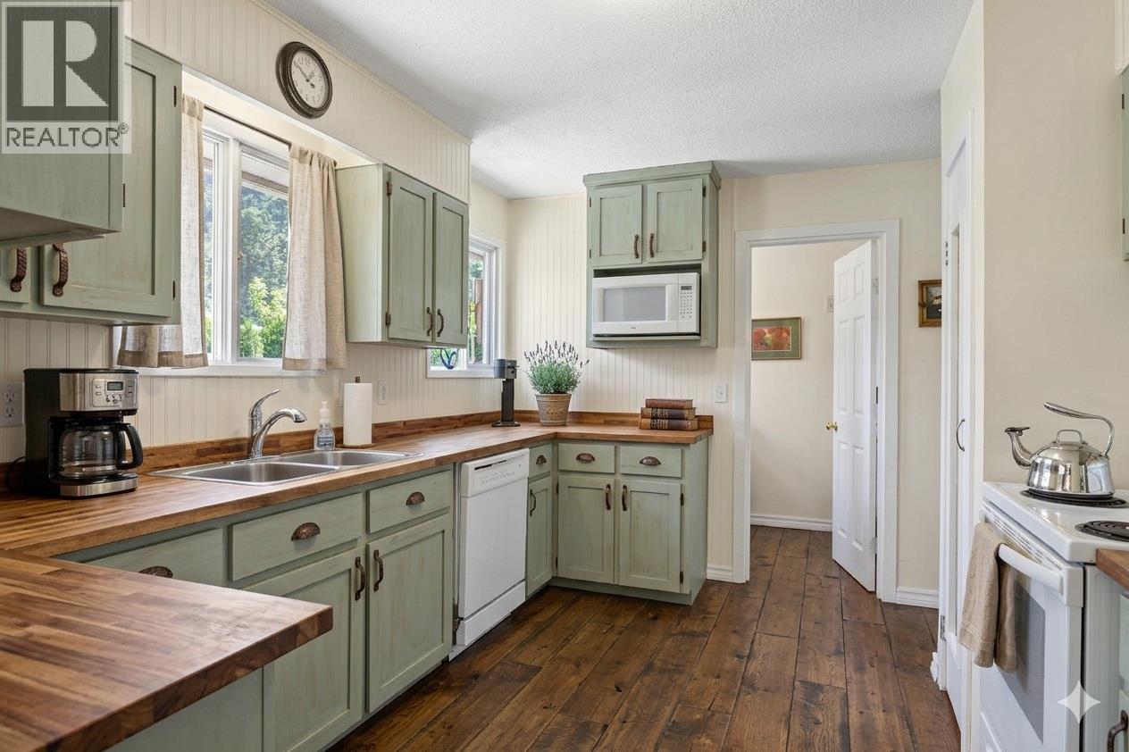 229 Lakeshore Drive, Chase, British Columbia  V0E 1M0 - Photo 14 - 10359782