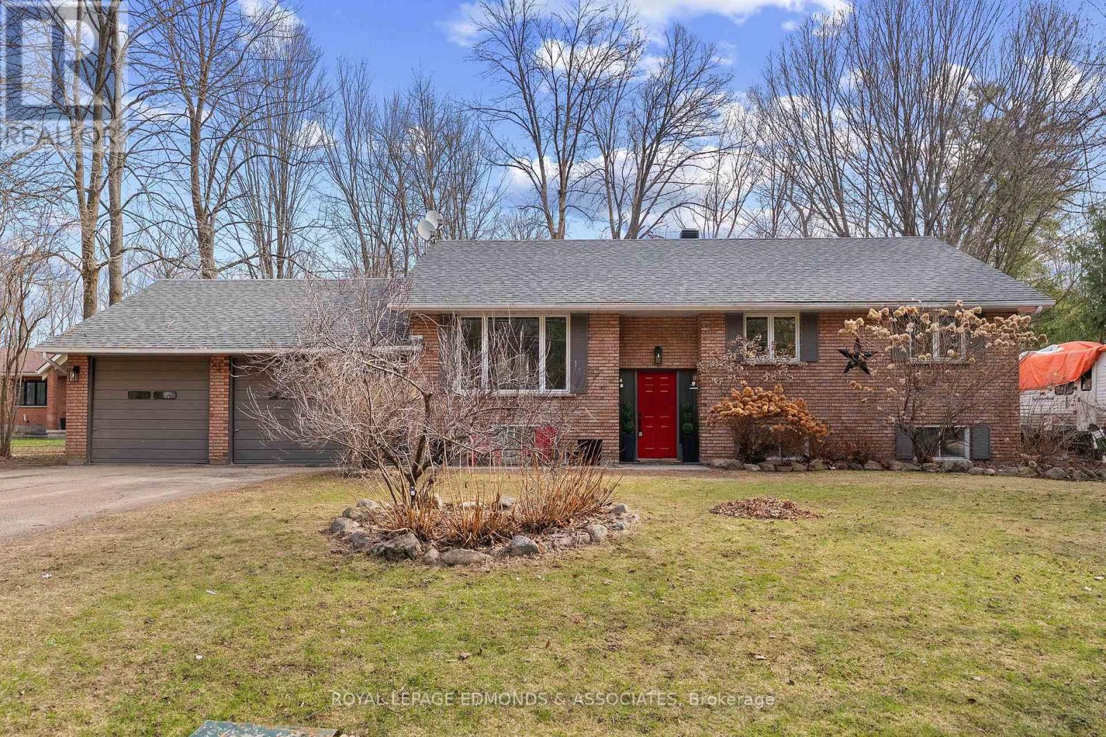 1486 Wilson Road, Laurentian Valley, Ontario  K8A 6W4 - Photo 1 - X12789370