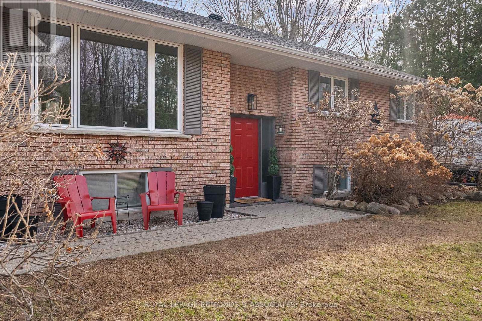 1486 Wilson Road, Laurentian Valley, Ontario  K8A 6W4 - Photo 3 - X12789370