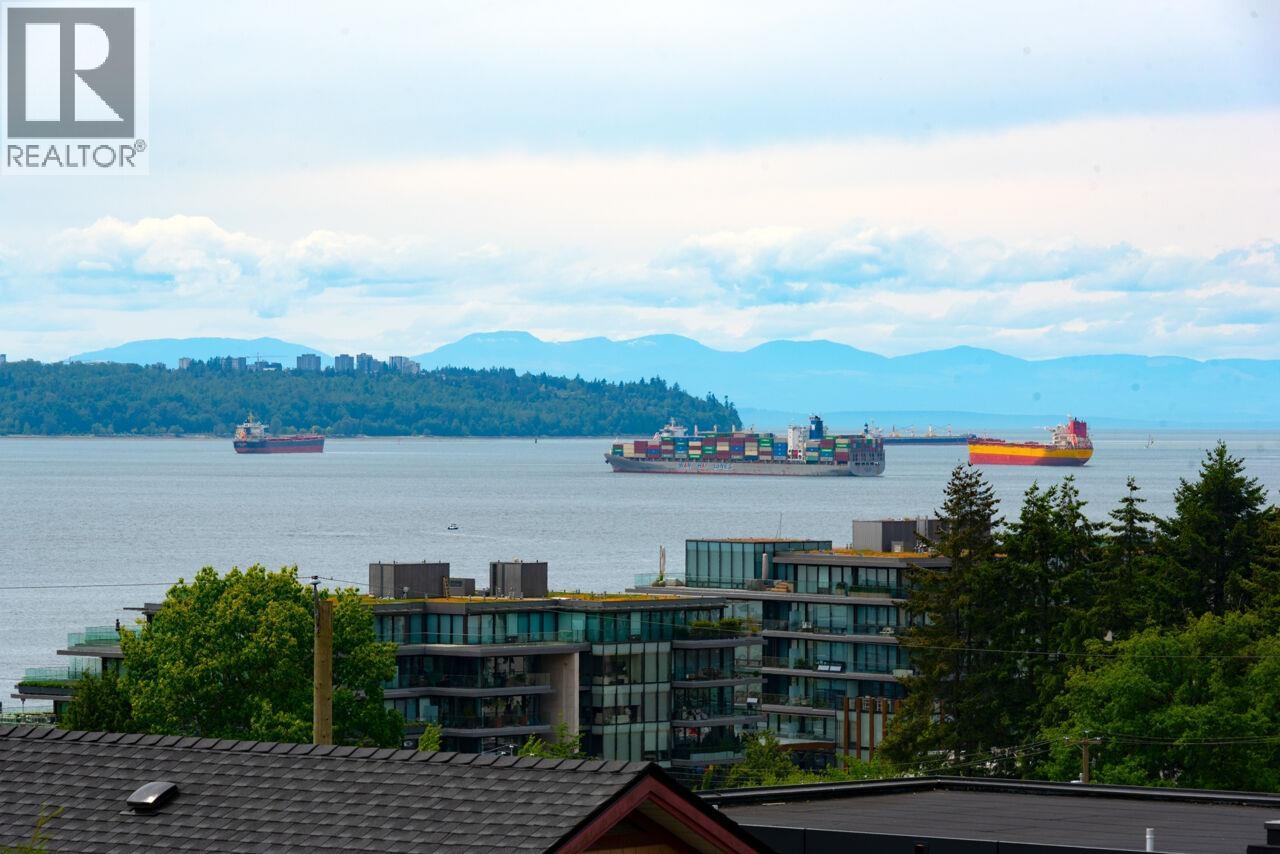 1168 Esquimalt Avenue, West Vancouver, British Columbia  V7T 1K1 - Photo 2 - R3115166