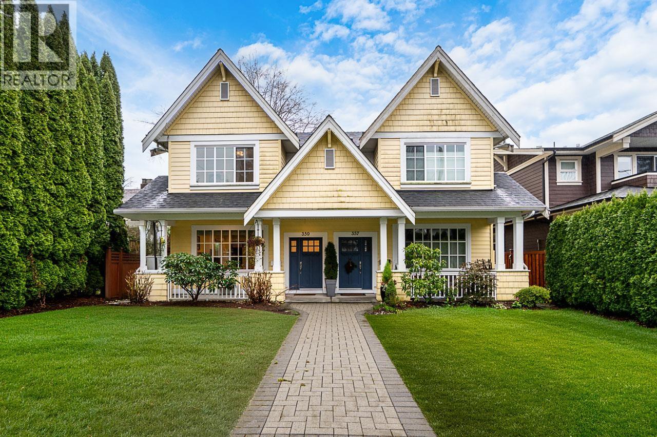 359 E 13TH STREET, North Vancouver, British Columbia