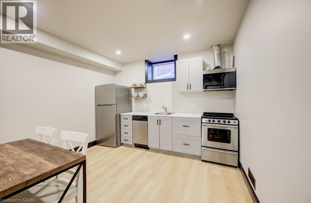 8 Spring Street E, Waterloo, Ontario  N2J 2L8 - Photo 38 - 40823288