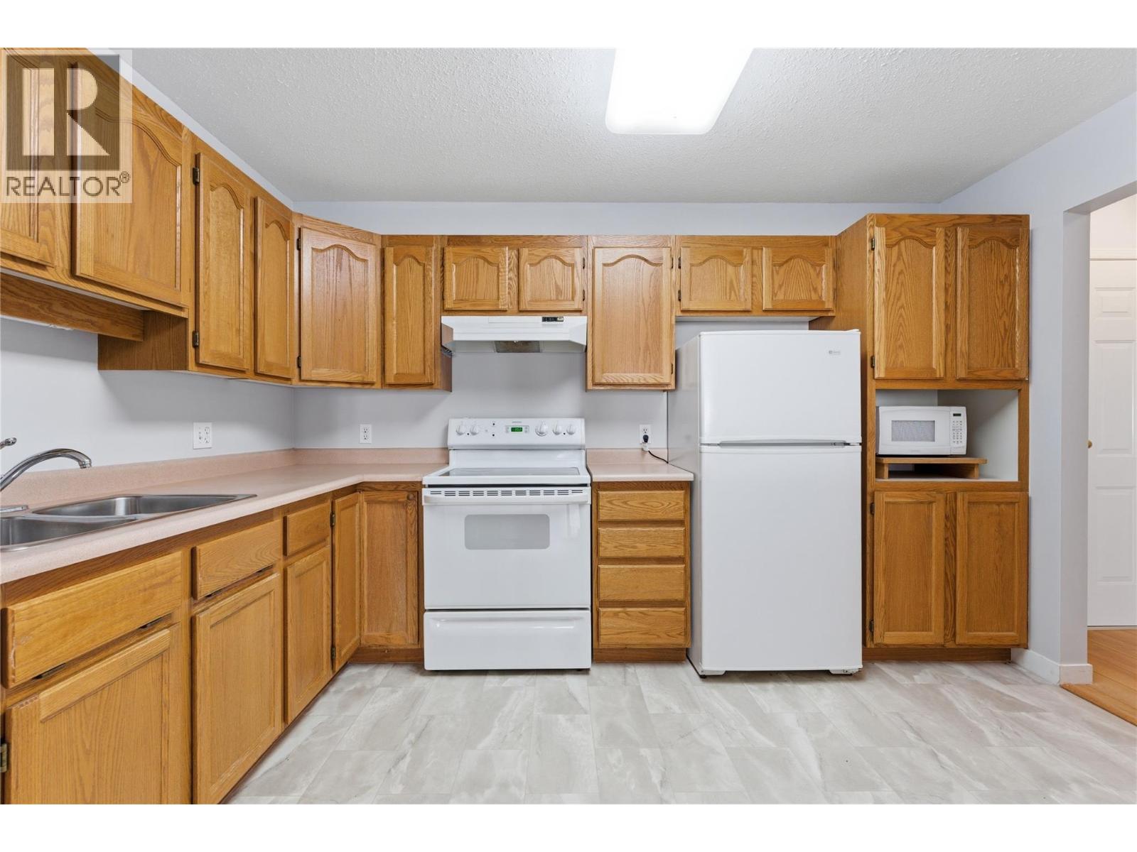 251 6 Street SE Unit# 104, Salmon Arm, British Columbia  V1E 1J9 - Photo 4 - 10382572