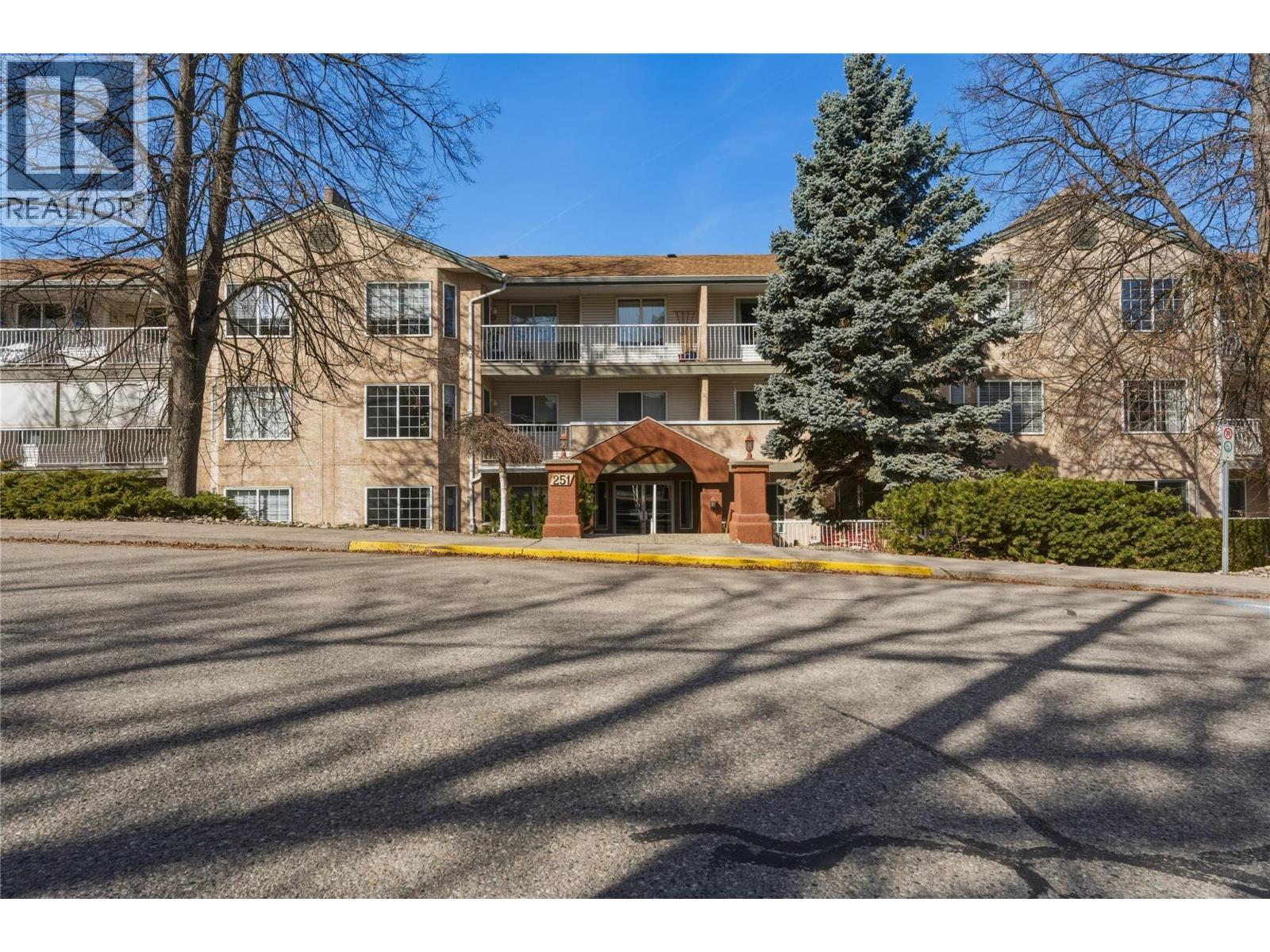 251 6 Street SE Unit# 104, Salmon Arm, British Columbia  V1E 1J9 - Photo 3 - 10382572