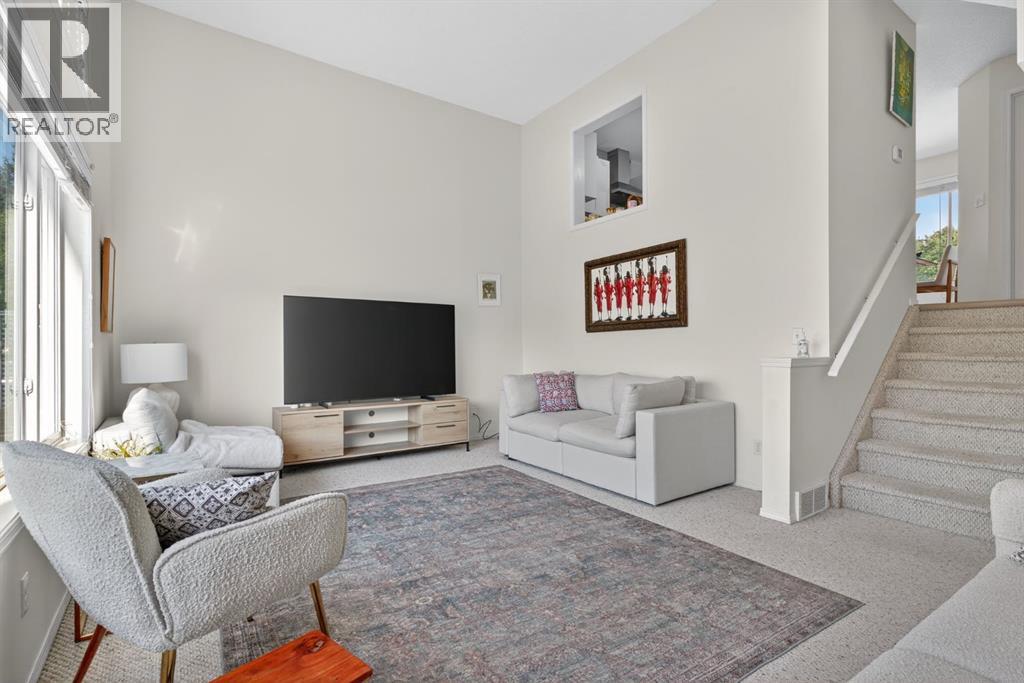 121 Rocky Ridge Court Nw, Calgary, Alberta  T3G 4S7 - Photo 5 - A2302580