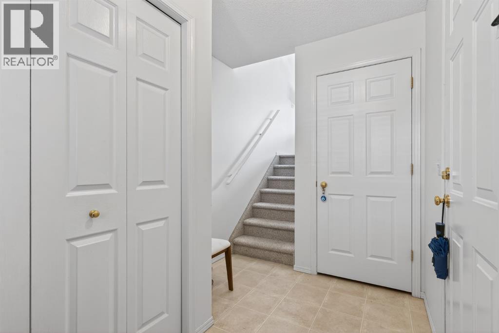 121 Rocky Ridge Court Nw, Calgary, Alberta  T3G 4S7 - Photo 3 - A2302580