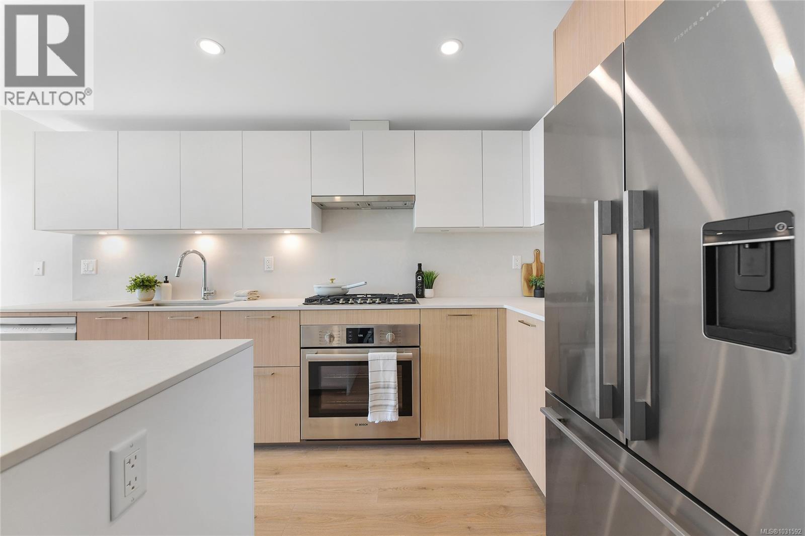 304 899 Esquimalt Ave SW, Esquimalt, British Columbia  V9A 3M5 - Photo 11 - 1031592